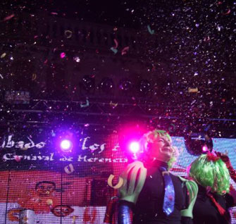 Los ansiosos celebran el Nuevo Año Carnavalero Herenciano 2014.