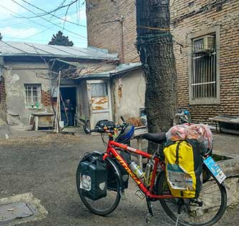 Perlé y sus bocetos por el Cáucaso.